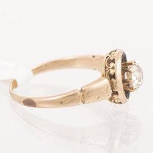 Anillo de Oro con Brillante y Grabados - imagen 2