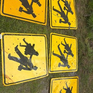 Lote de 4 Carteles de Zona Escolar con Figuras de Niños - imagen 4
