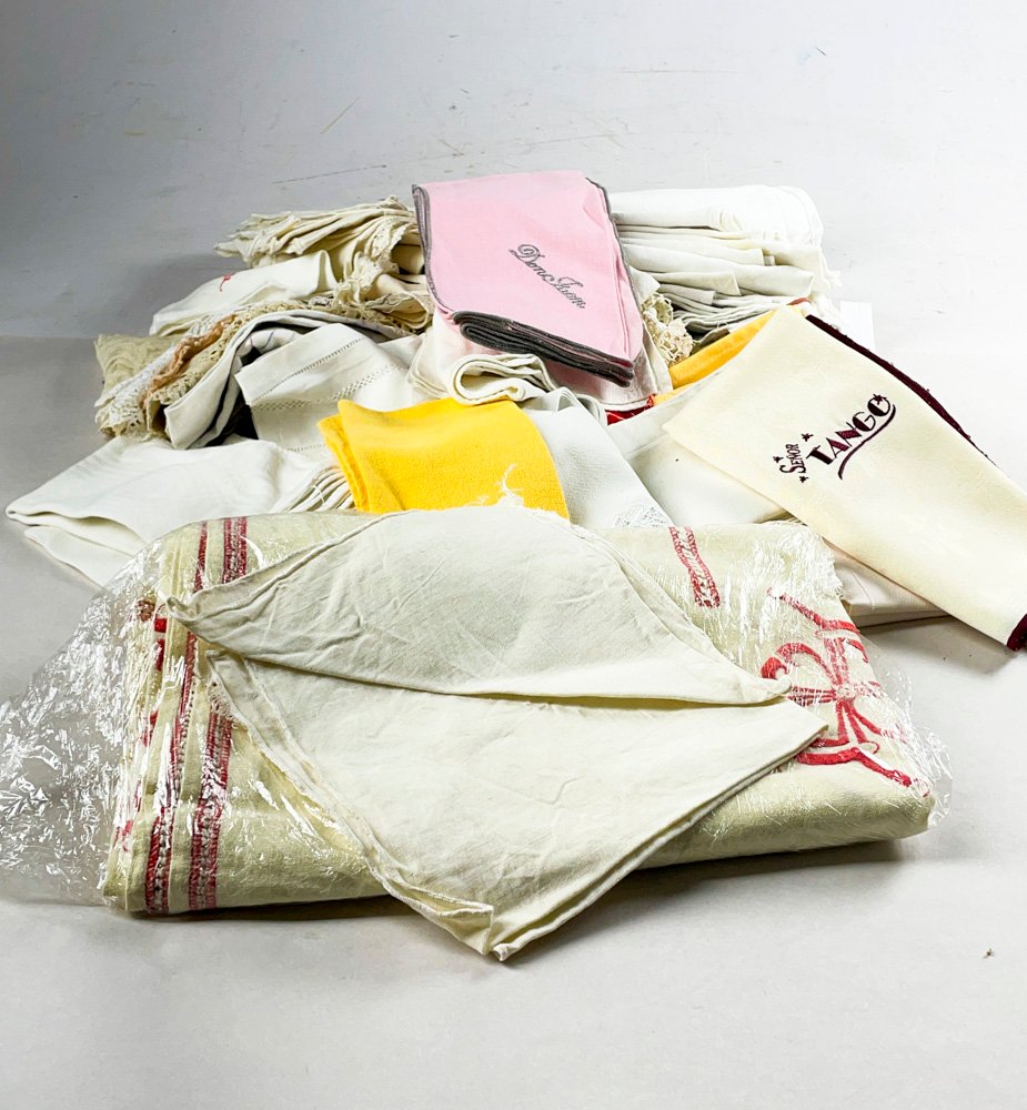 Lote anterior: Lotes de toallas y ropa en diferentes colores y materiales