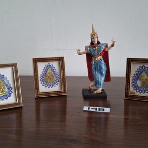 Lote anterior: Lote de 3 Miniaturas Persas y Muñeca Tailandesa de Danza