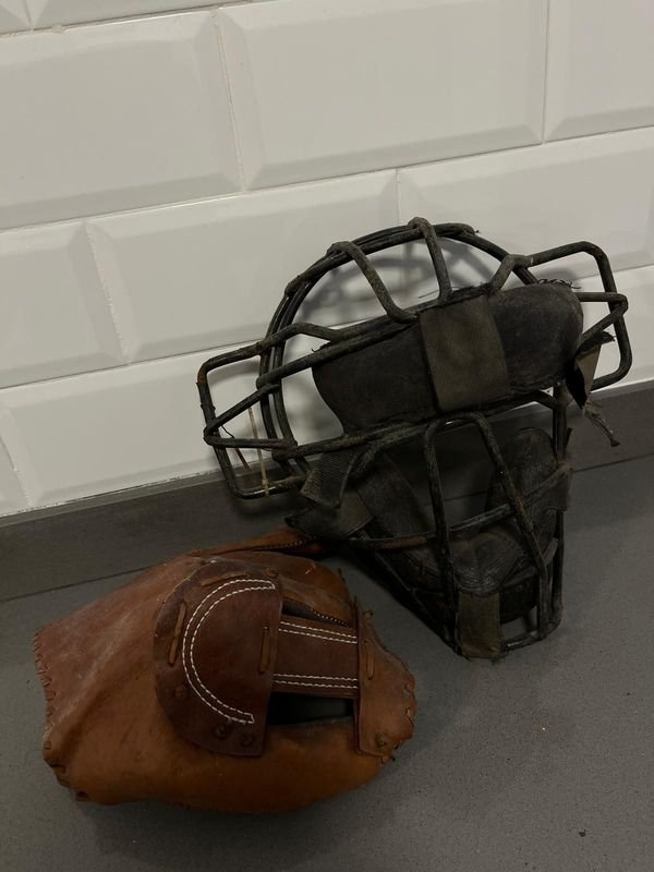Antiguo Set de Béisbol: Guante de Receptor, Careta y Pelota