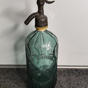 Sifón Antiguo de Vidrio Verde "La Capital" con Pico de Metal - imagen 1
