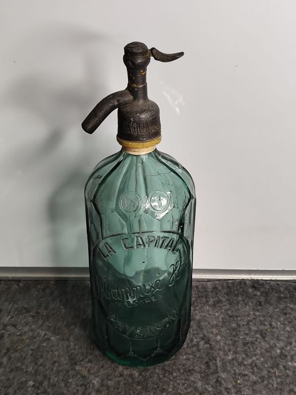 Sifón Antiguo de Vidrio Verde "La Capital" con Pico de Metal