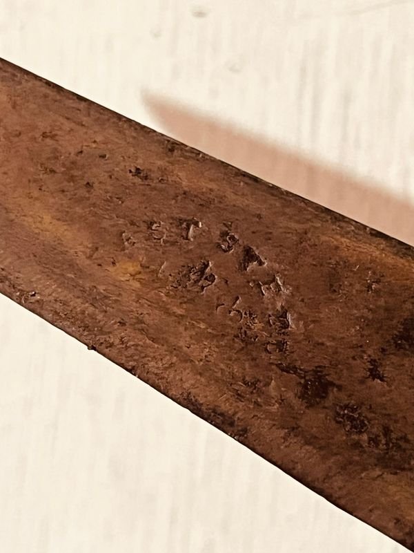 Cuchillo de Acero Fundido con Vaina - imagen 4