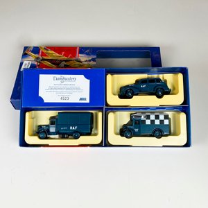 Caja con tres autitos coleccion - imagen 3
