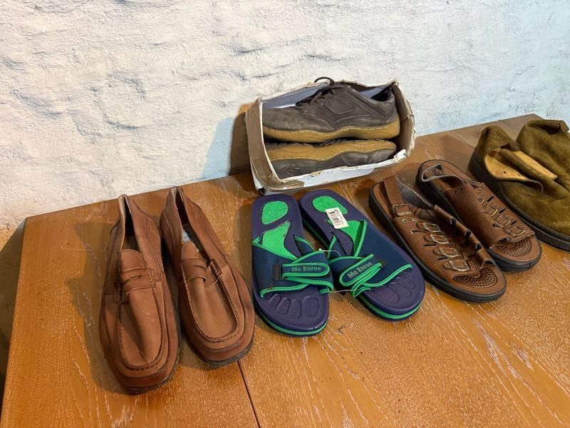 Lotes de zapatos y sandalias nuevos en cuero - imagen 1