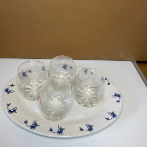Fuente de Loza con Flores Azules y 4 Vasos para Whisky - imagen 2