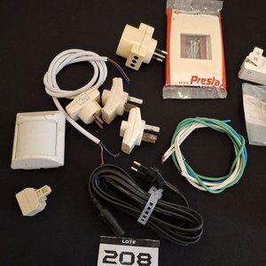 Lote de Artículos Eléctricos: Adaptadores, Temporizador, Placas y Sensor - imagen 2
