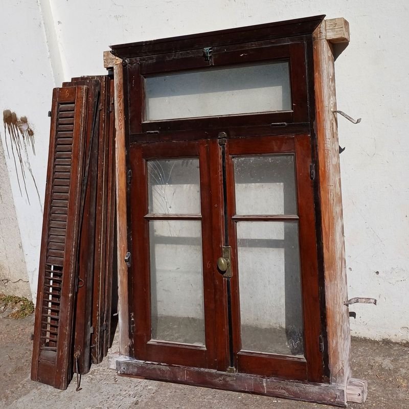 Ventana con dos hojas batientes y marco de pinotea para venta - imagen 2