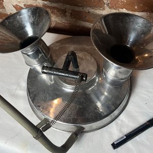 Vinera Antigua de Acero Inoxidable para Dos Damajuanas - imagen 6