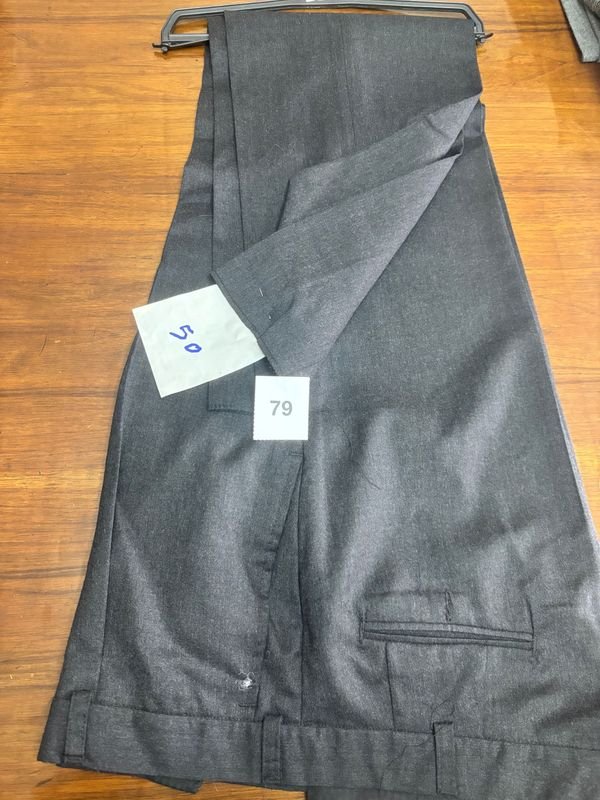 Pantalón de Vestir Gris Talle 50