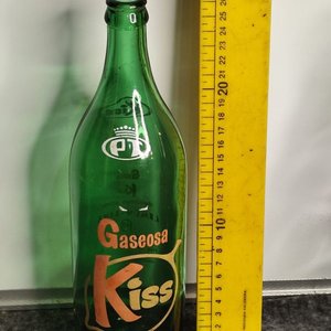 Lote anterior: Botella Antigua Gaseosa Kiss Limón Lima