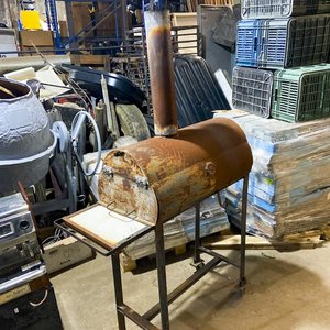 Hornito a Leña Metálico con Chimenea y Base con Ruedas - imagen 1