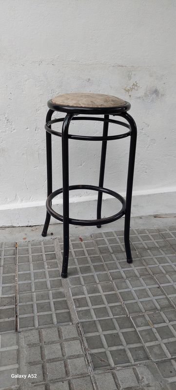 Taburete en hierro con asiento de mármol - imagen 3