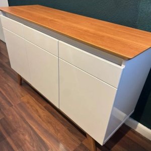 Aparador Blanco con Tapa de Madera y Patas Cónicas - imagen 1