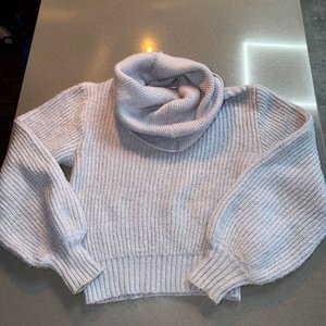 Buzo Crop Corto Talle M con Cuello Alto - imagen 2