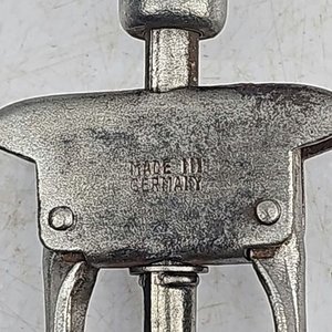 Sacacorchos Alemán Columbus Original de Metal y Madera - imagen 2