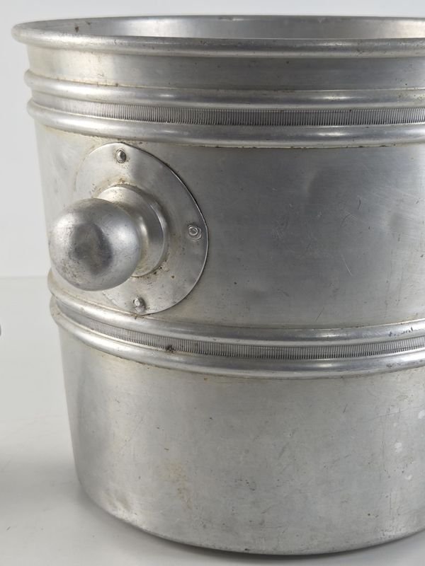 Gran champagñera vintage en aluminio para decoración - imagen 3