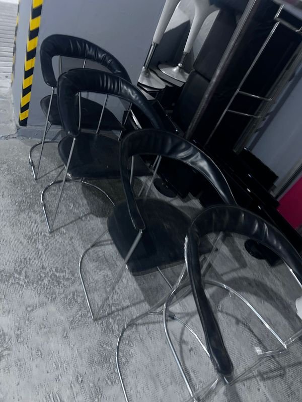 Sillas de cuero negro para oficina