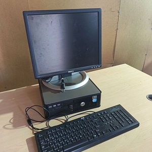 Lote siguiente: Computadora de Escritorio Dell con Monitor, Teclado y Mouse Funcional