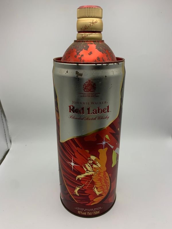 Lote anterior: Lata de whisky Johnnie Walker con botella vacía