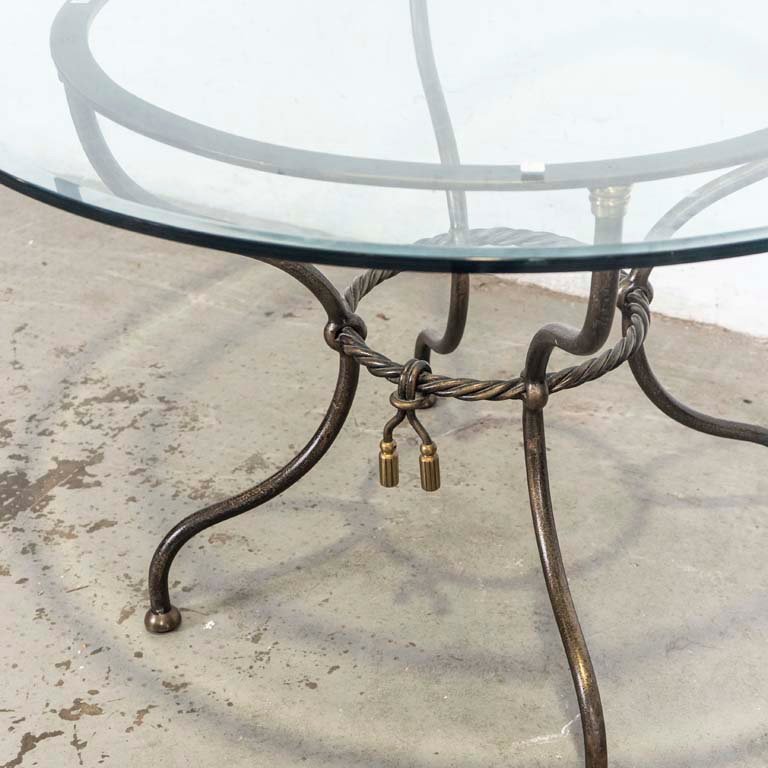 Mesa de comedor circular con base de hierro y tapa de cristal - imagen 2