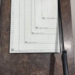 Guillotina de Papel con Mango Negro y Medidas - imagen 8