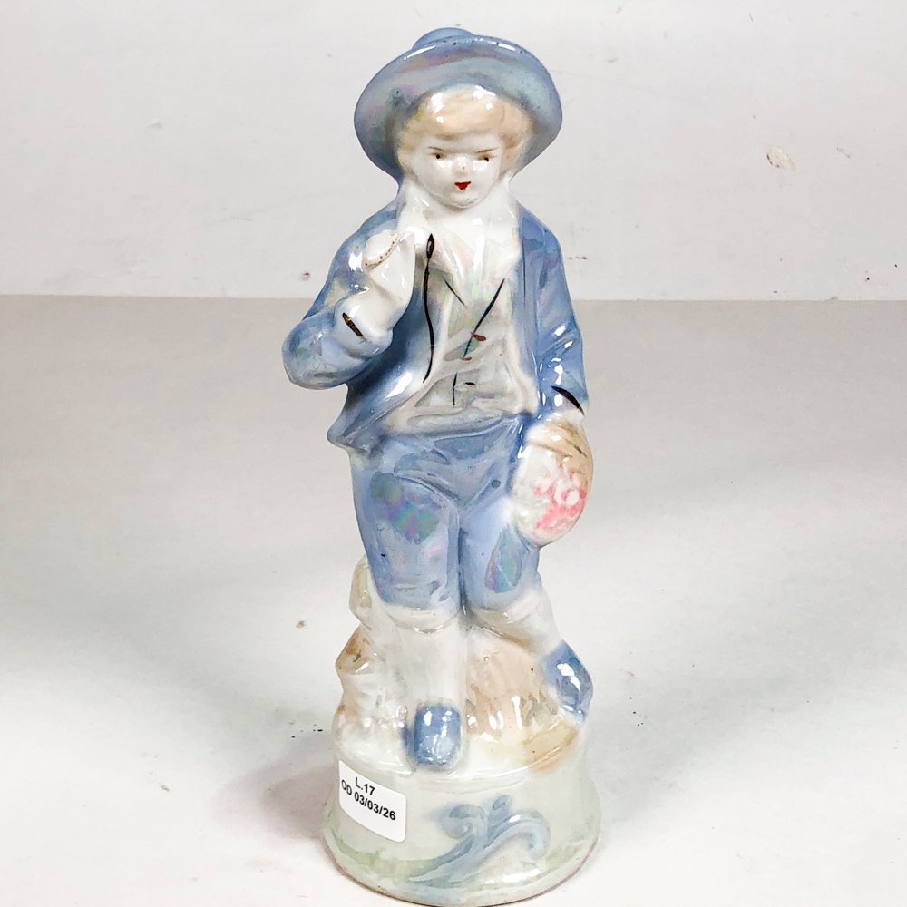 Figura en porcelana de dama brillante con sombrero azul - imagen 1