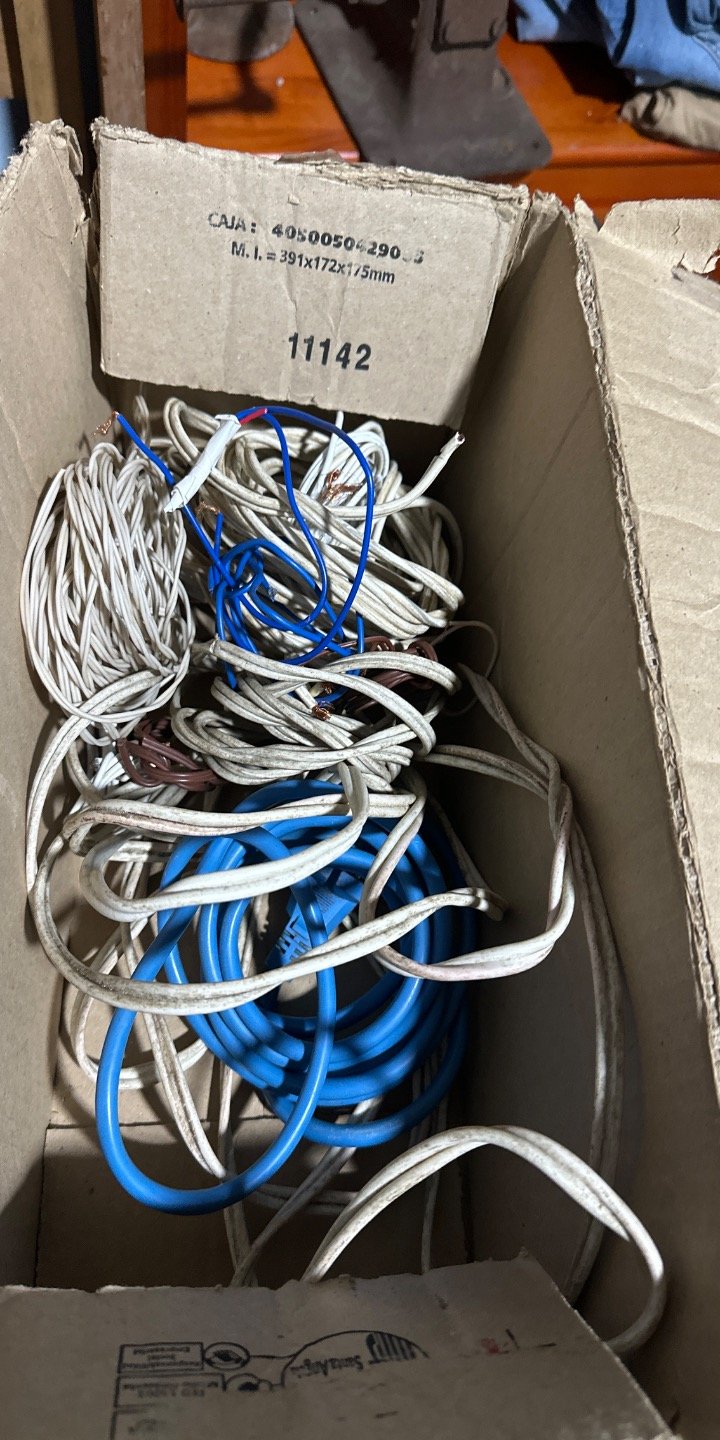 Lote anterior: Cables y Caja de Cartón