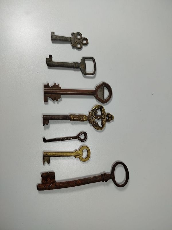 Lote anterior: Colección de llaves antiguas y raras