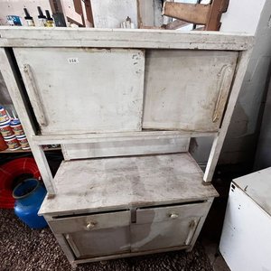 Alacena Blanca Antigua de Madera con Puertas Corredizas y Cajones - imagen 2