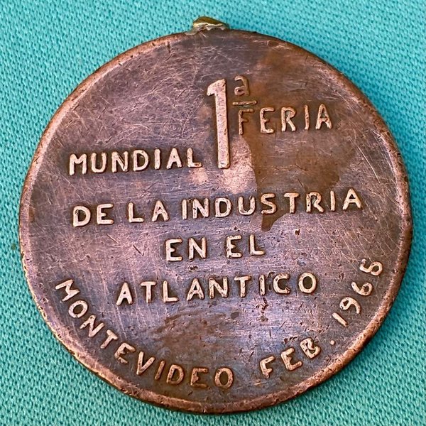 Medalla conmemorativa de la 1ª Feria Mundial de la Industria en el Atlántico - imagen 1