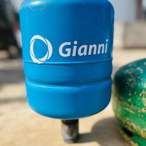 Dos Bombas de Vacío Giani y Garrafa de Gas de 3 Kg - imagen 2