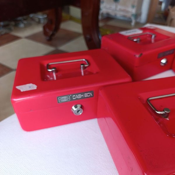 Caja de Dinero con Asa y Cerradura sin Llave - imagen 3