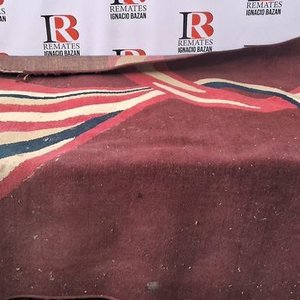 Lote siguiente: Alfombra Decorativa con Diseño Geométrico