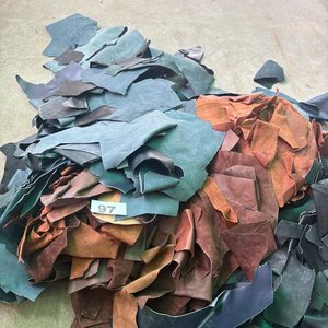 Lote siguiente: Lote de Recortes de Cuero: Variedad de Texturas y Colores