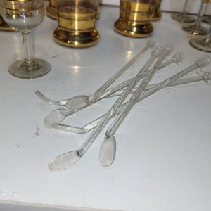Juego de Cristalería Fina Decorada con Dorado: Jarra, Vasos, Copas y Licoreras - imagen 7