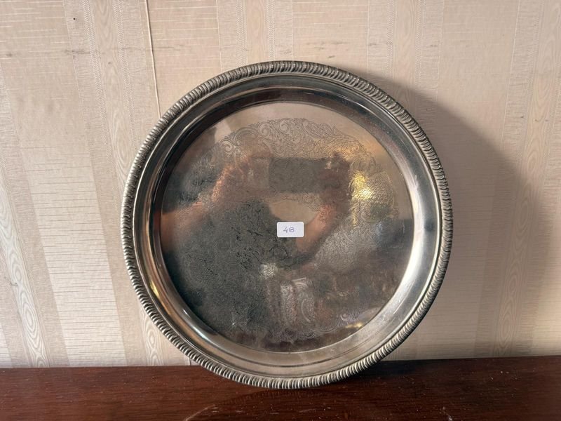 Bandeja Redonda de Plata con Borde Festoneado