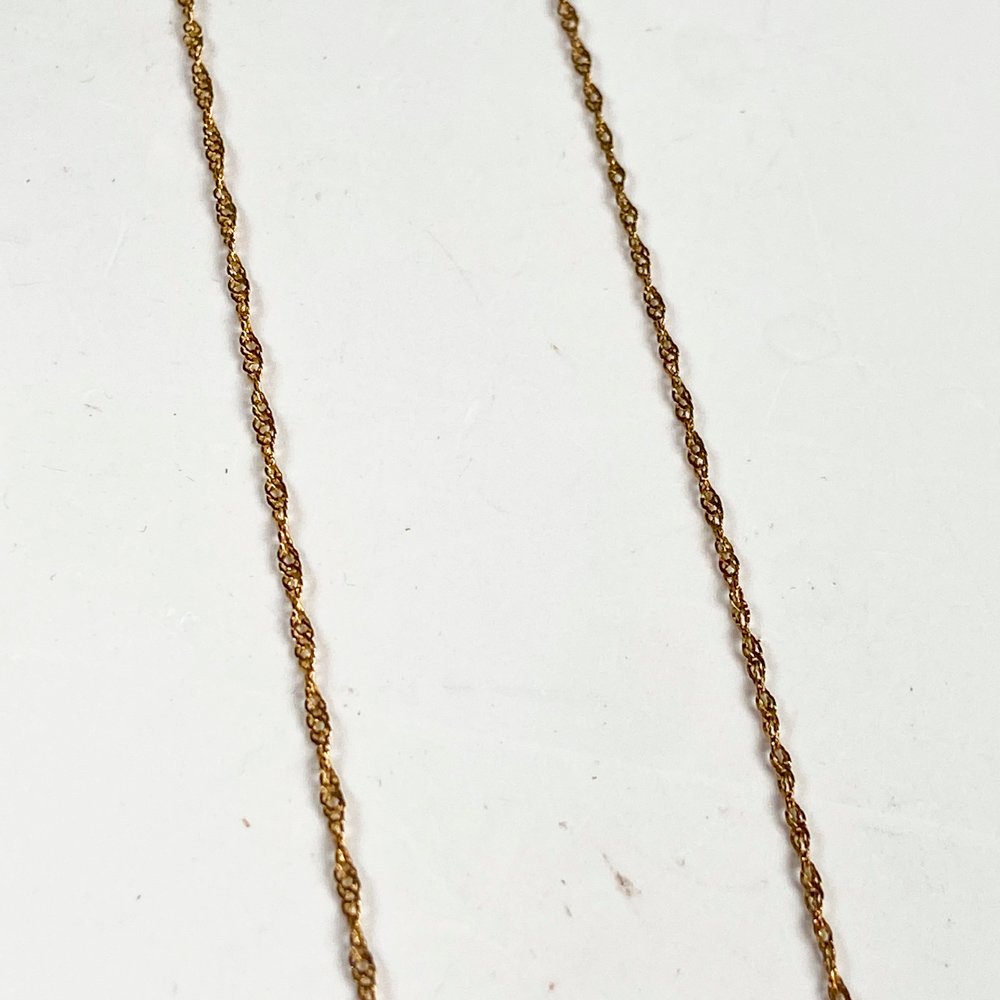 Cadena de oro con accesorios y moneda - imagen 4