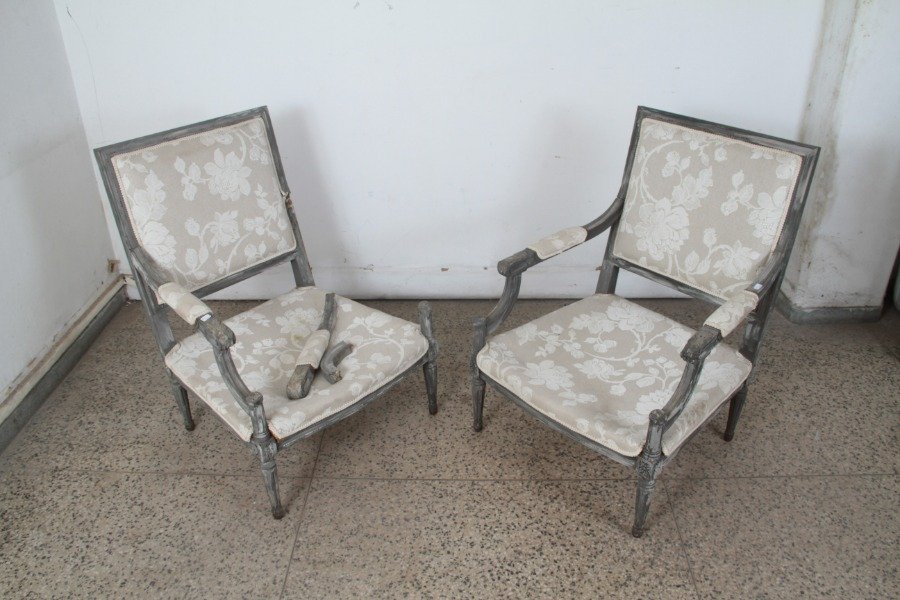 Sillas Luis XVI con tapizado floral, patinadas y con posa brazos - imagen 4