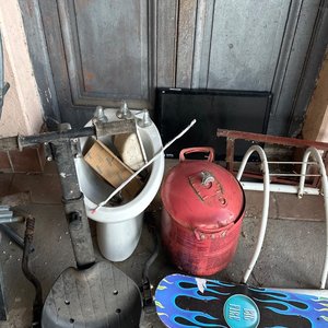 Lote anterior: Lote Variado: Monopatín, Bidet, Garrafa y Más