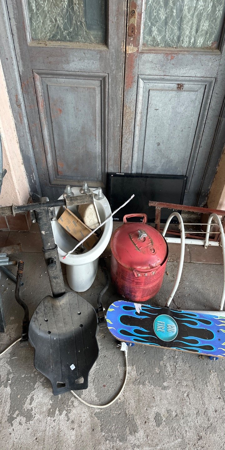 Lote Variado: Monopatín, Bidet, Garrafa y Más