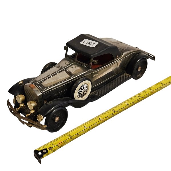 Radio con forma de auto clasico - Un radio vintage con diseño clásico - imagen 1