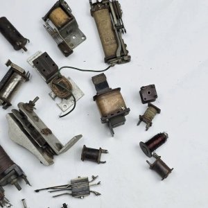 Lote de Bobinas y Relés Varios para Componentes Eléctricos - imagen 4