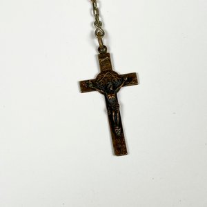 Rosario de Plata y Coral con Dije de la Virgen y Crucifijo - imagen 3
