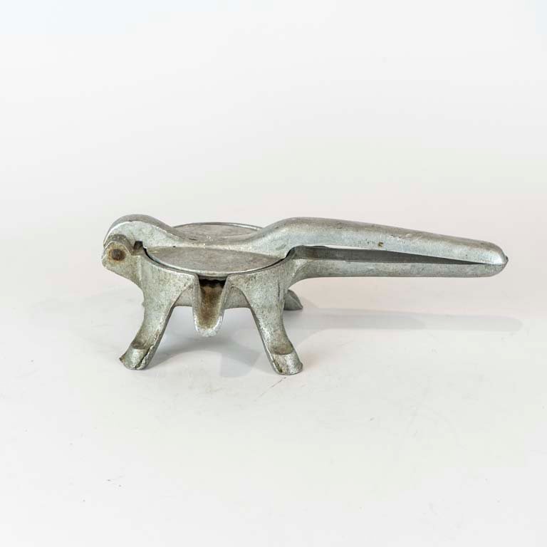 Lote siguiente: Exprimidor de metal - Medidas: 26cm