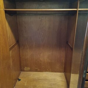 Importante Roper de Madera Lustrada con Espejos y Cajonera - imagen 6
