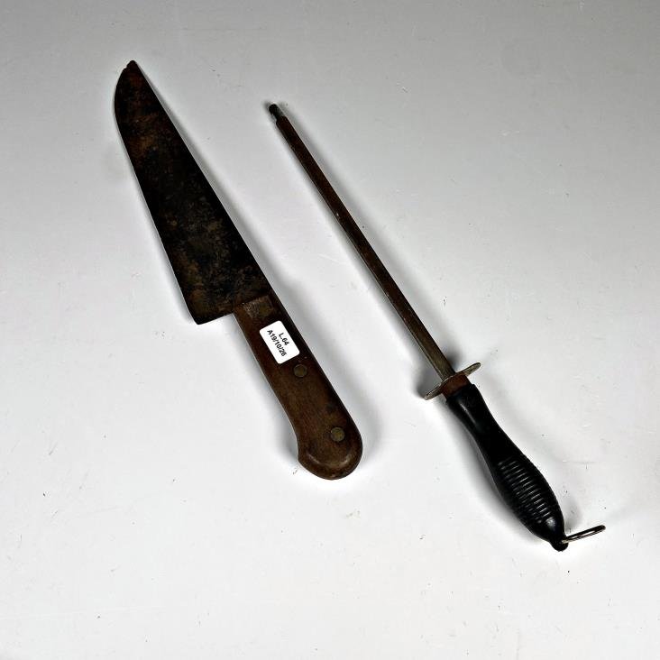 Cuchilla de Acero con Chaira Antigua