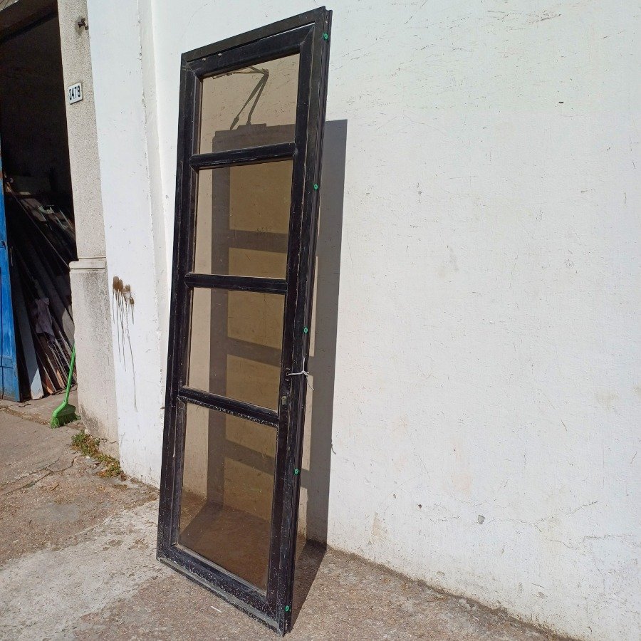 Puerta con marco en carpintería de aluminio y vidrio para venta - imagen 4