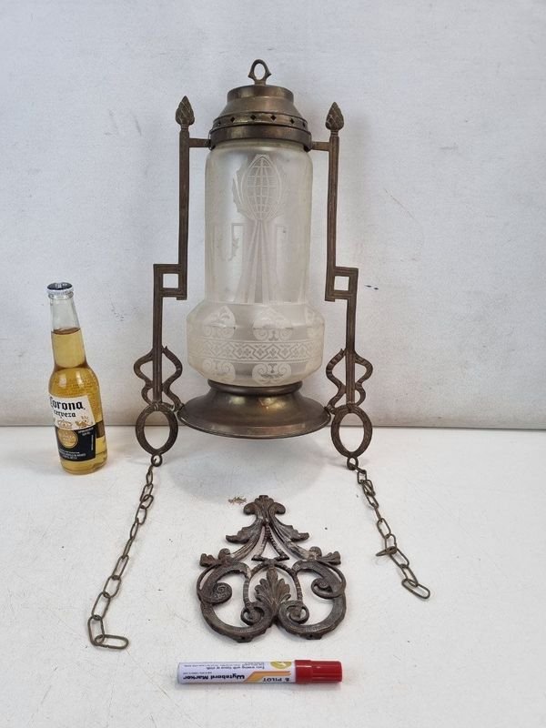 Antiguo Farol de Techo Colonial con Globo de Vidrio Grabado y Metal